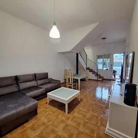 Сasa de vacaciones Townhouse With Pool Next To The Of Arts Valencia